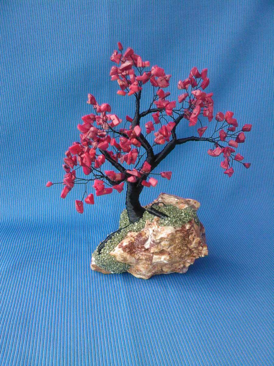 image cu copacel feng shui din sarma neagra si coral rosu